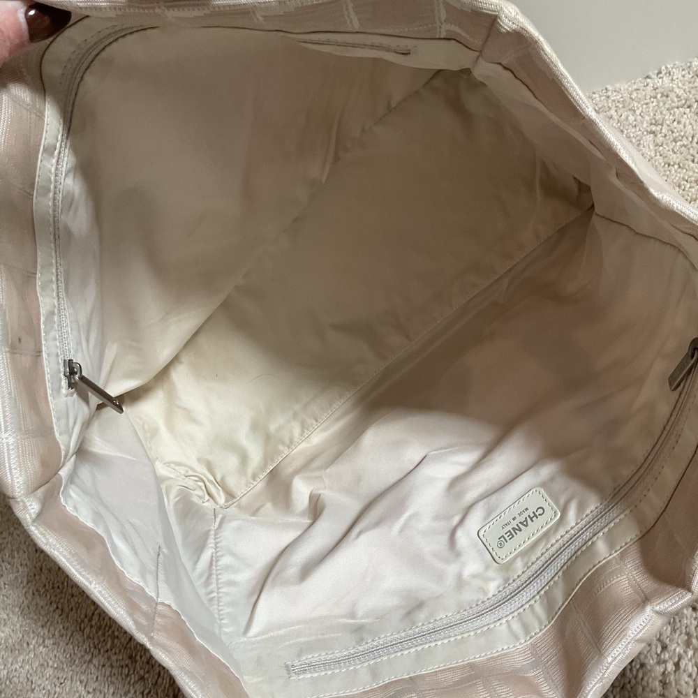 Chanel travel tote - Picture 6 of 8